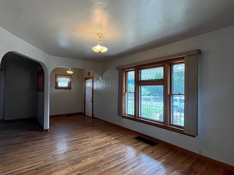 723 E Ermina Ave — Photo 2