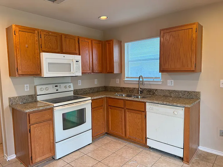 9061 Clearwood Path — Photo 8