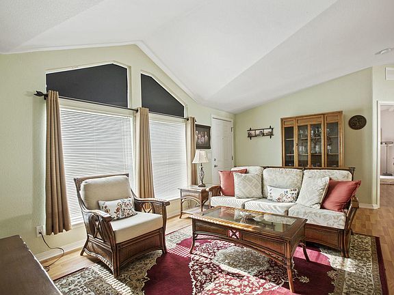 3rd image of 1150 Ventura Blvd #1