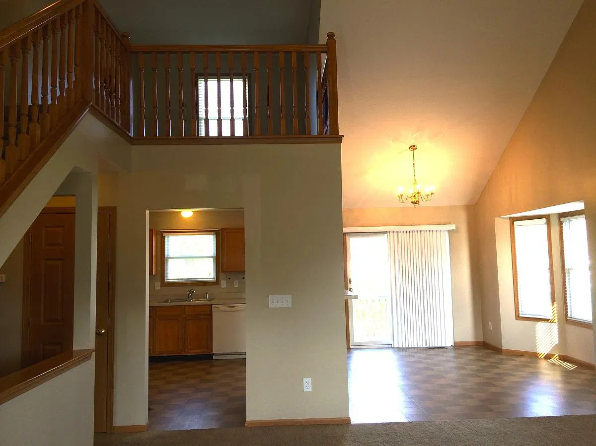 4 bed, 2.5 bath, 1788 sqft, $2,395 — Photo 3