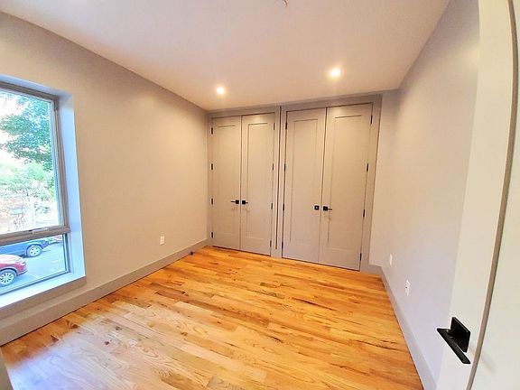 4th image of 239 Tompkins Ave #2L