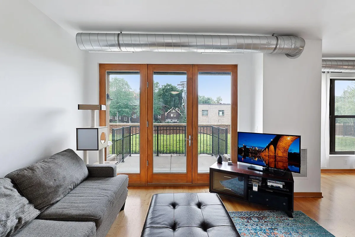 Building Photo - 15 E Franklin Ave #211