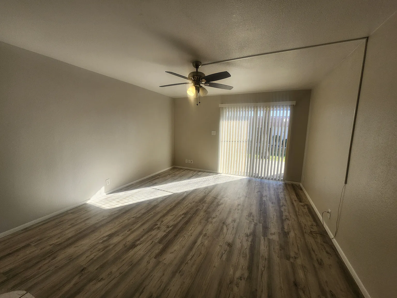 1 bed, 728 sqft, $1,075 — Photo 3