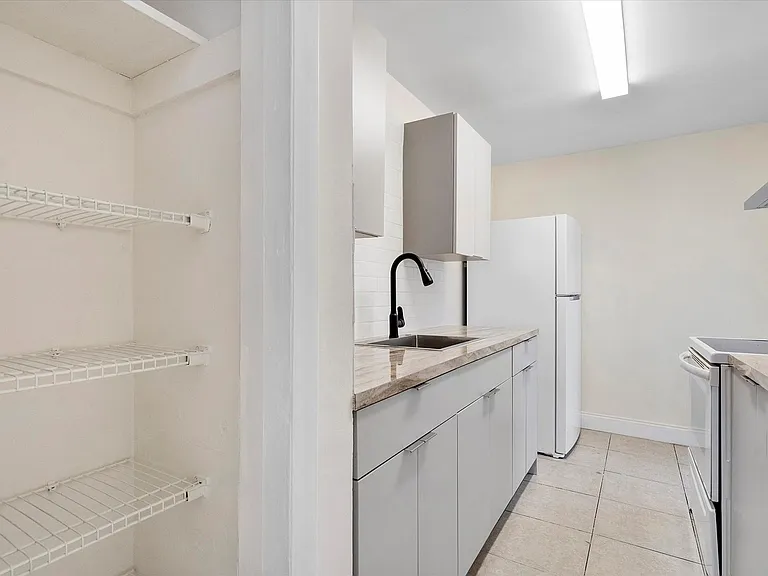 1715 N 16th Ave #102 — Photo 36