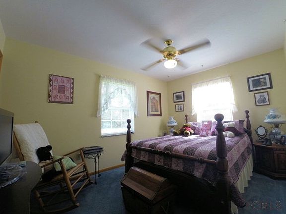 4th image of 3608 Clove Ave