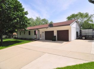 806 Loretta Ave, Waterloo, IA 50702