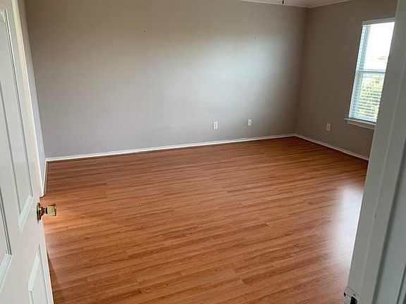 3rd image of 3004 Admiral Dr