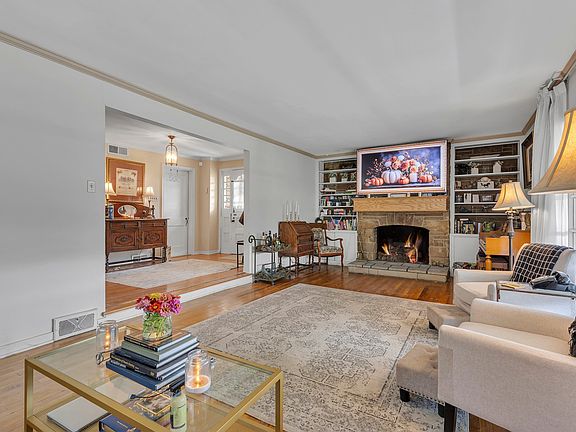 5th image of 175 Orchard St