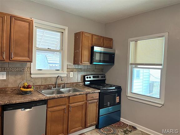 4th image of 3968 Schiller Pl