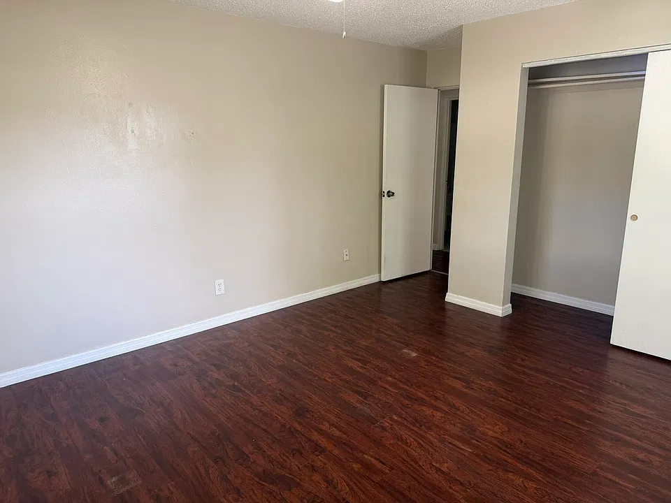 2207 Emory Ave