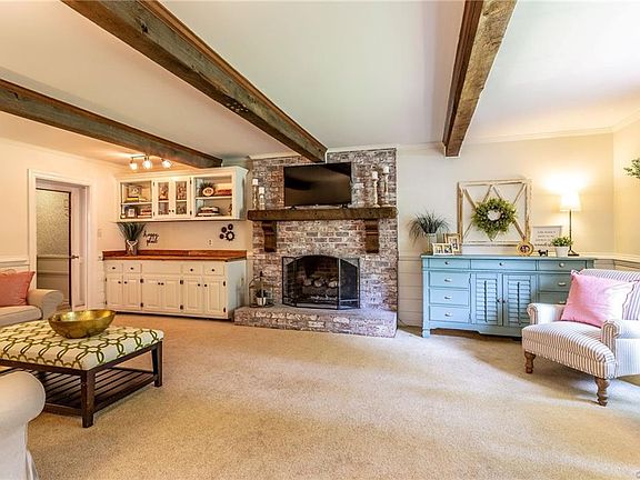 4th image of 261 Avebury Dr