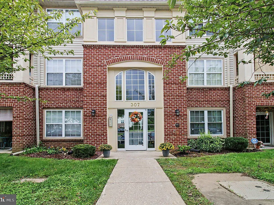 307 Tall Pines Ct #L