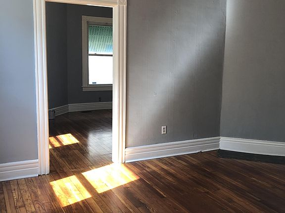 3rd image of 645 Barret Ave