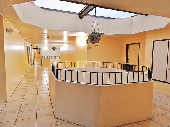 5th image of 714 E Acacia Ave #303