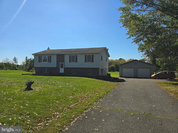 176 Oberholtzer Rd, Gilbertsville, PA 19525