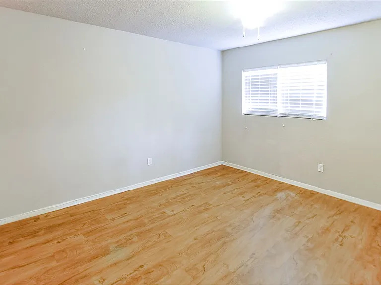 1506 Lemon Tree Ln — Photo 20