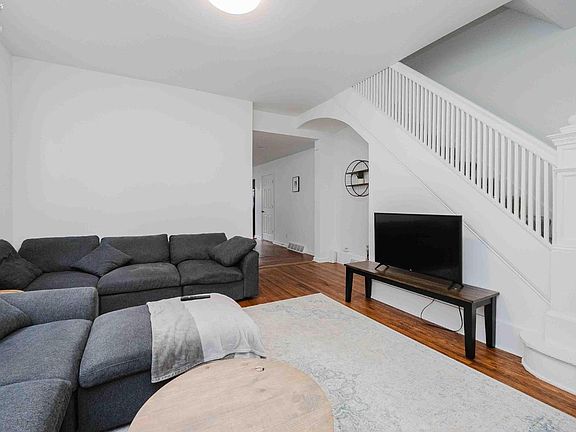 2nd image of 1207 Garrison St #1/2