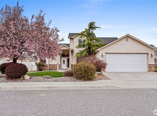 1330 Boulder Loop, East Wenatchee, WA 98802