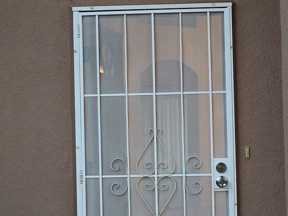 2nd image of 2814 Plaza De Viola