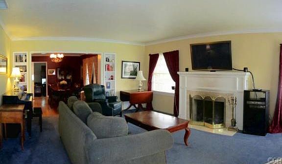 3rd image of 1139 N Orange Ave