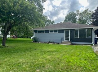 712 E Side Dr, Geneva, IL 60134