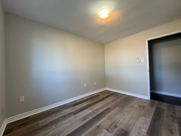 13 Lansdowne Ave N #103 — Photo 6