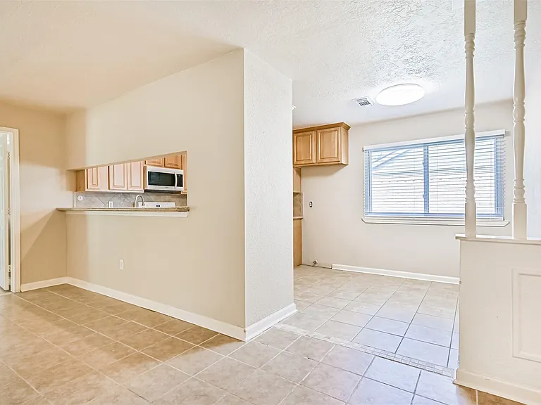 1113 N Heron Dr — Photo 10