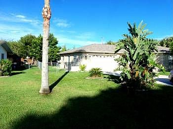 2nd image of 3753 SE 3rd Ave
