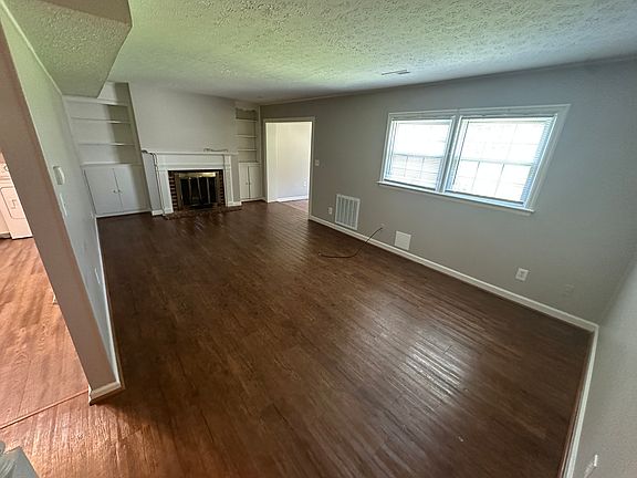 3rd image of 125 Holmes Cir