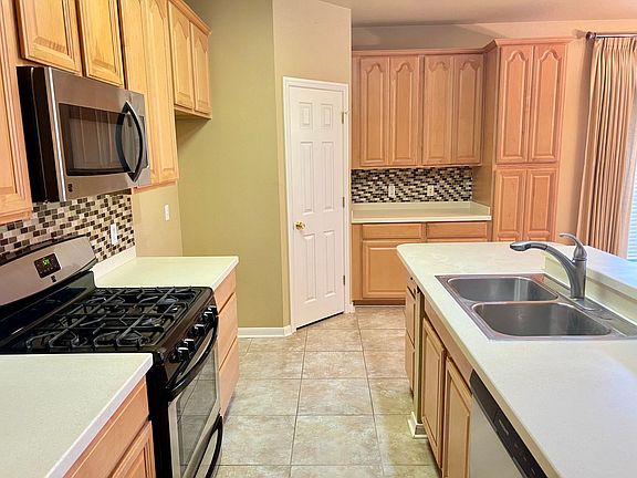 4th image of 753 Bent Wood Pl