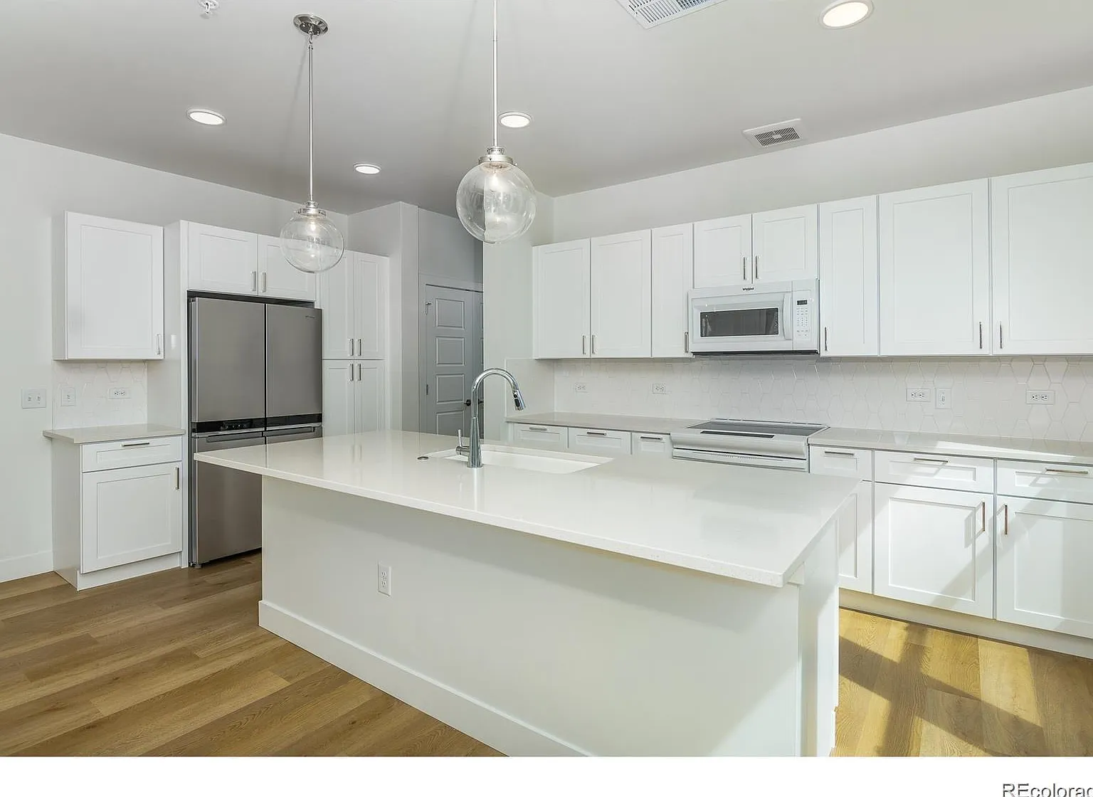 2 bed, 1112 sqft, $2,500 — Photo 4