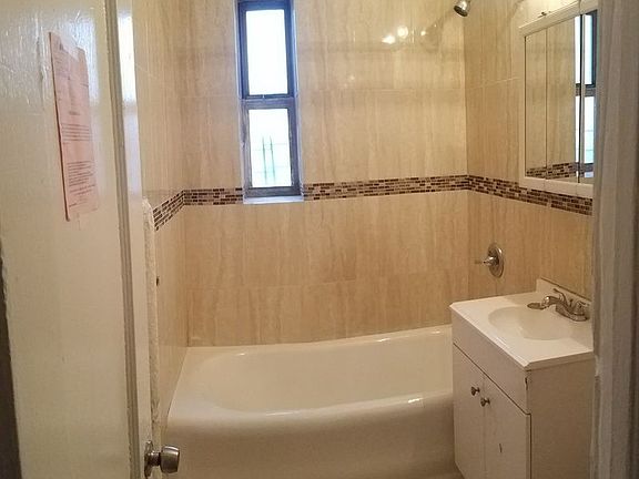 5th image of 426 E 22nd St APT 1L