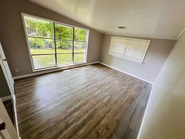 1822 Grove Hill Ln — Photo 17