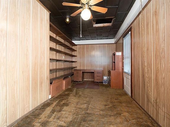 5th image of 610 Elm St