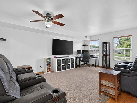 3rd image of 2112 Jasmine Dr