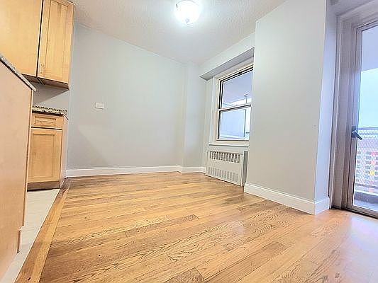 3rd image of 1241 Morrison Ave #J11