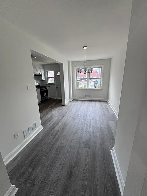 3 bed, 1024 sqft, $2,000 — Photo 3