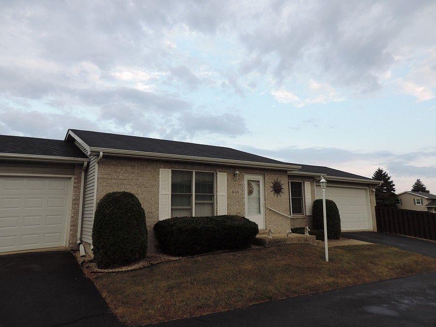 2nd image of 935 Windsor Ln