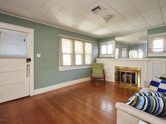 3rd image of 73 N San Marino Ave