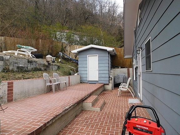 4th image of 241 Frank St