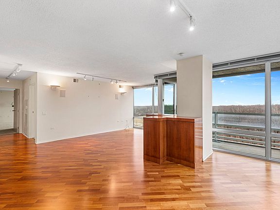 4th image of 9655 Woods Dr Unit 902