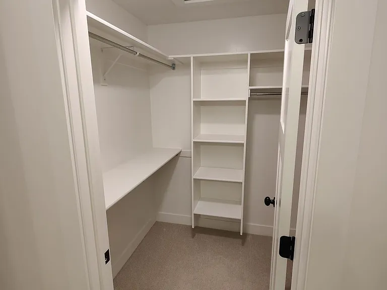 682 E Benbrook Ln — Photo 11