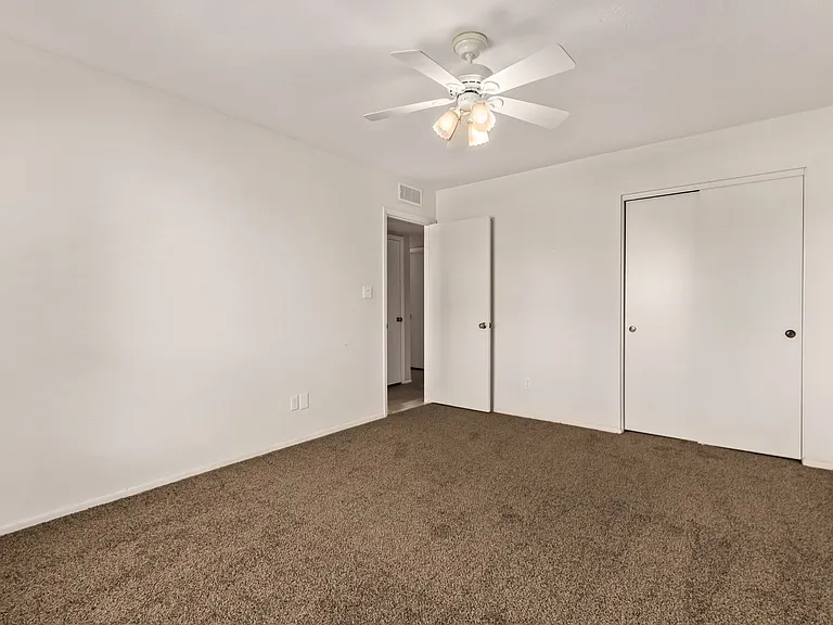 2637 E Sierra St — Photo 25