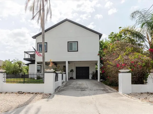 7404 Bay Dr, Tampa, FL 33635