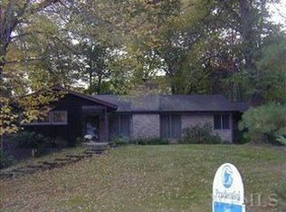 21 Scenic Dr, Poughkeepsie, NY 12603