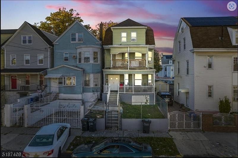 1st image of 366 Woodside Ave