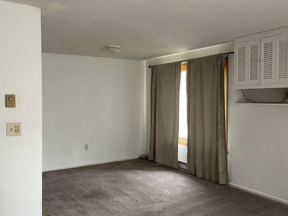 3rd image of 61 Yorkshire Dr