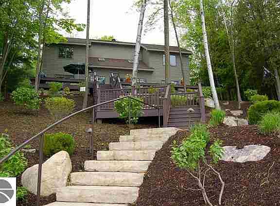 2nd image of 725 NW Torch Lake Dr