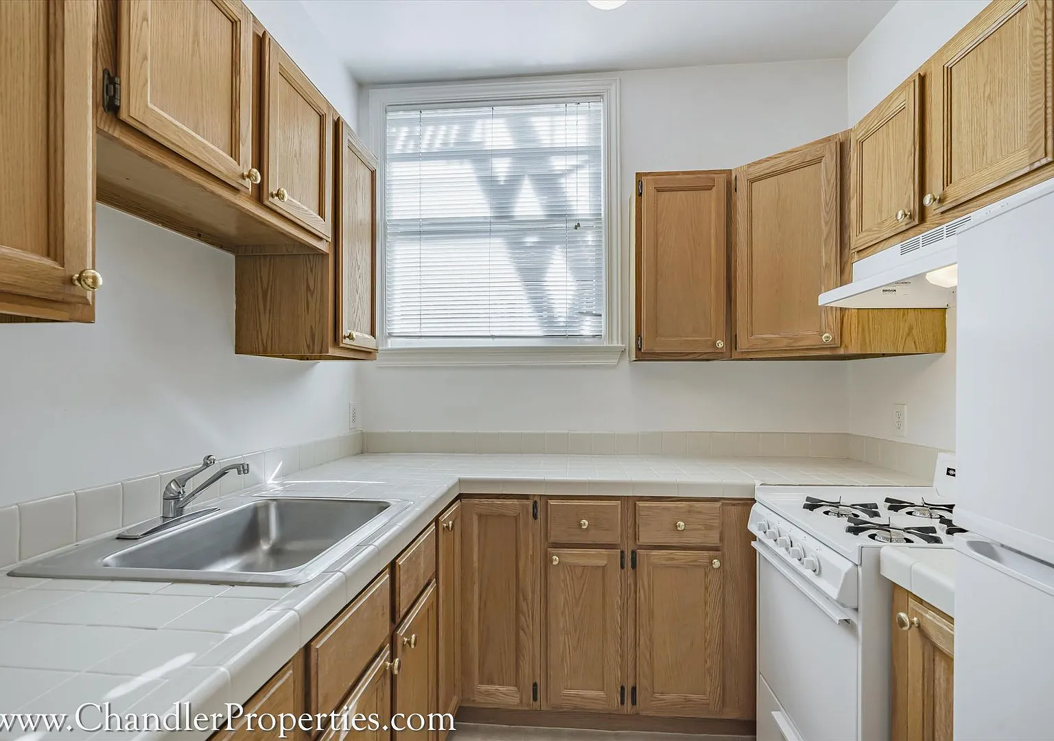 1545 Green Street — Photo 3