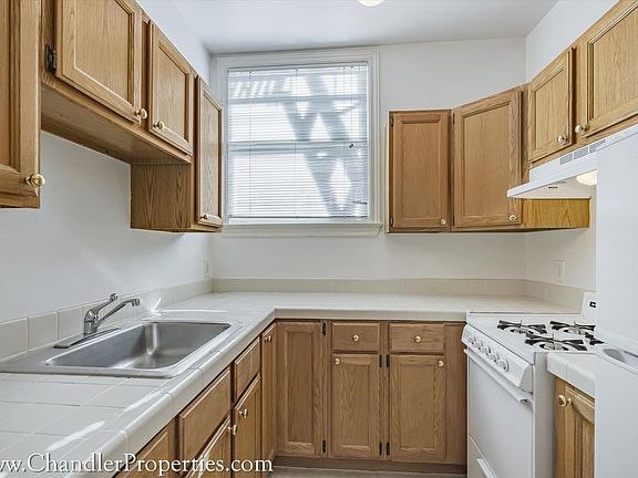 3rd image of 1545 Green St APT 206